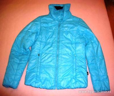 modrá zimní bunda - foto 1