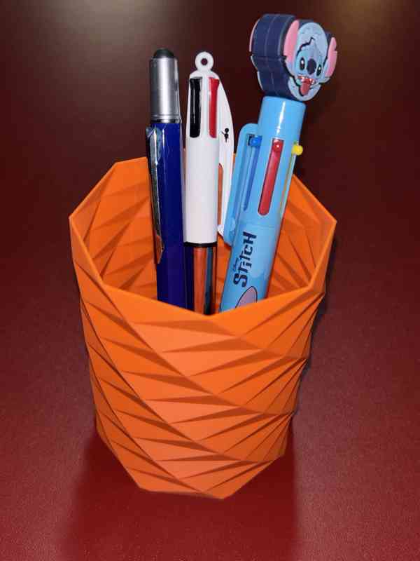 Designový stojánek na tužky – geometrický - foto 2