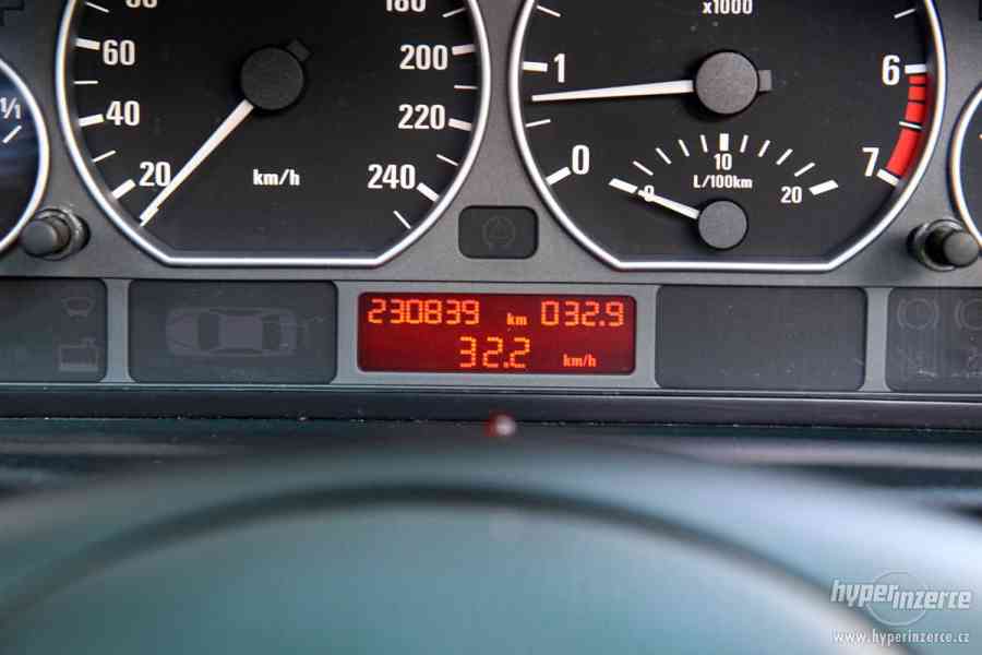 BMW E46 330i 170 kW sedan (2001): 17" alu, kůže, klima - foto 13