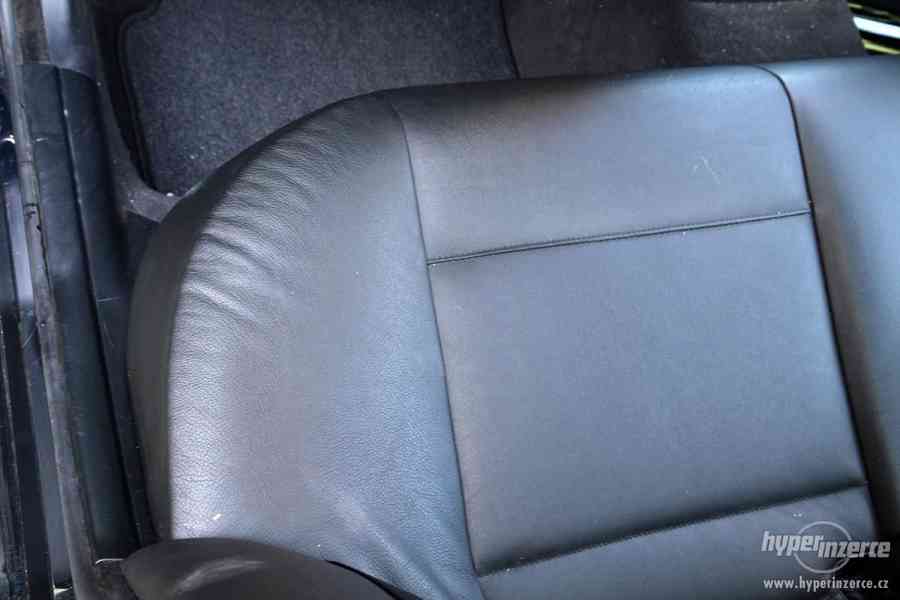 BMW E46 330i 170 kW sedan (2001): 17" alu, kůže, klima - foto 15
