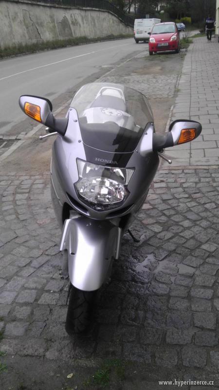 Honda CBR 1100XX Blackbird - foto 2