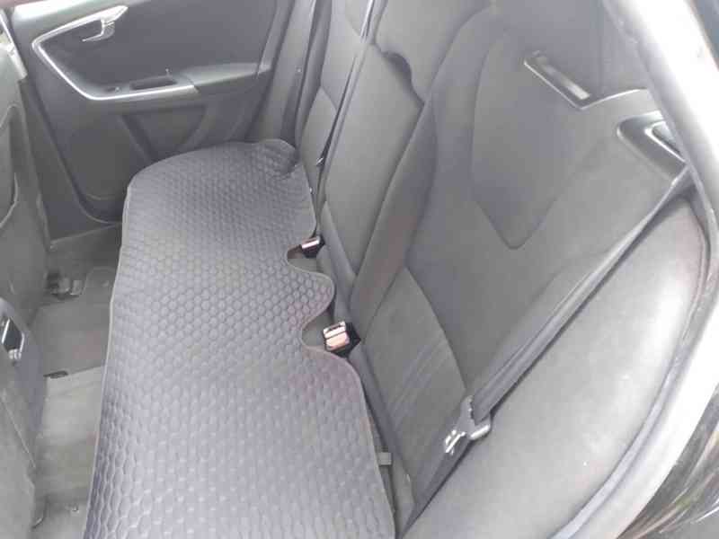 VOLVO V60 D3 2.0D MANUÁL,NAVI,AC, DPH - foto 10
