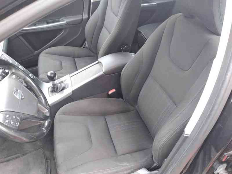 VOLVO V60 D3 2.0D MANUÁL,NAVI,AC, DPH - foto 9