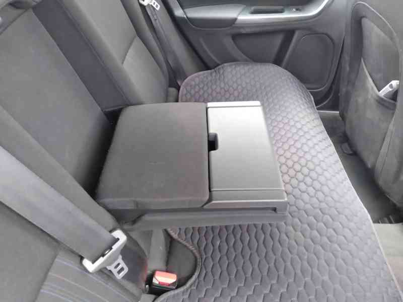 VOLVO V60 D3 2.0D MANUÁL,NAVI,AC, DPH - foto 12