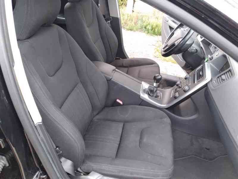 VOLVO V60 D3 2.0D MANUÁL,NAVI,AC, DPH - foto 13