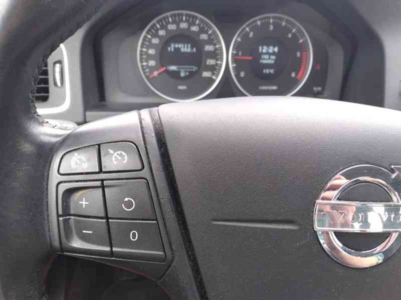 VOLVO V60 D3 2.0D MANUÁL,NAVI,AC, DPH - foto 20