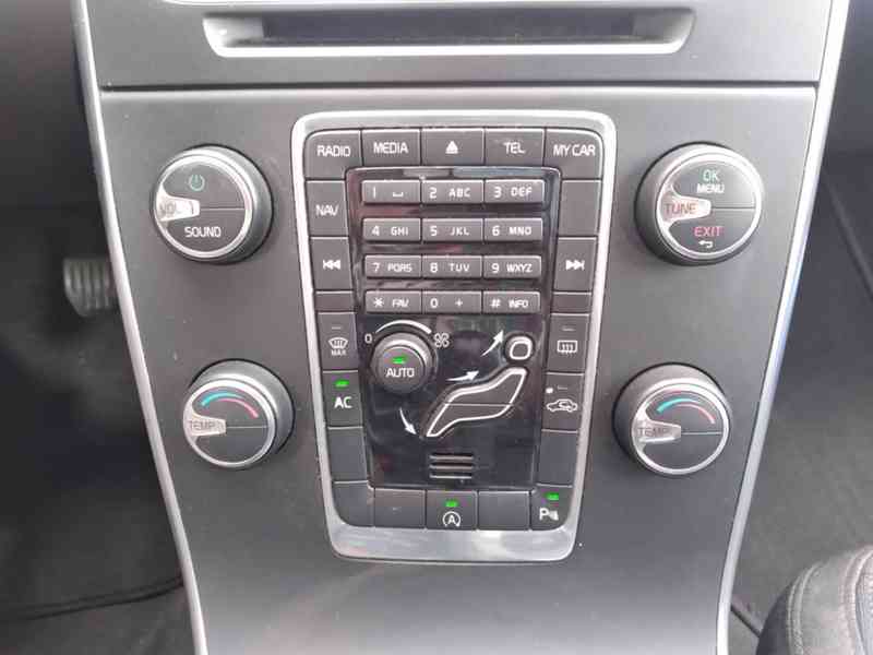 VOLVO V60 D3 2.0D MANUÁL,NAVI,AC, DPH - foto 17
