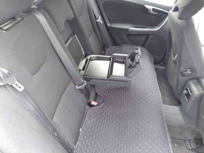 VOLVO V60 D3 2.0D MANUÁL,NAVI,AC, DPH - foto 11