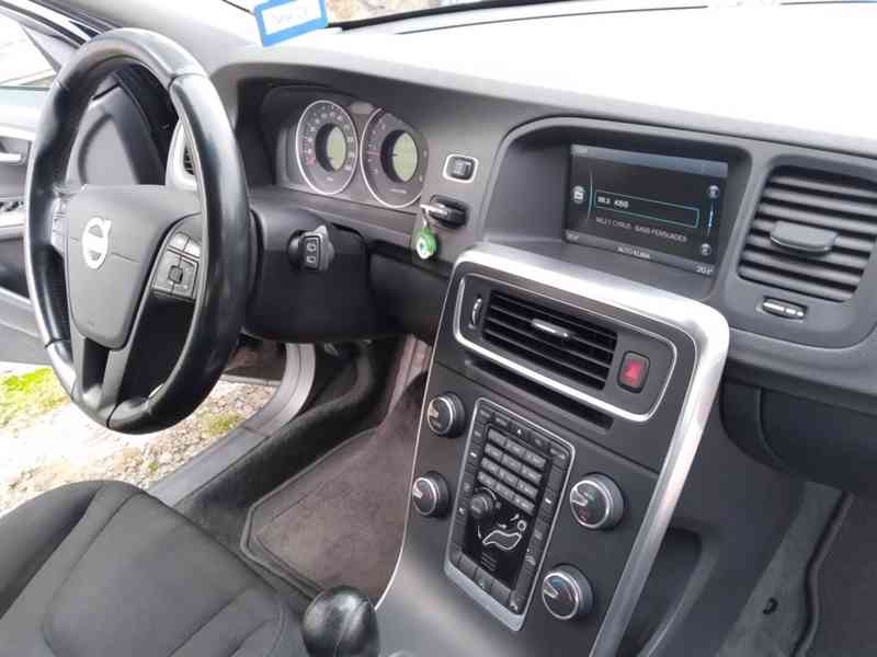 VOLVO V60 D3 2.0D MANUÁL,NAVI,AC, DPH - foto 15