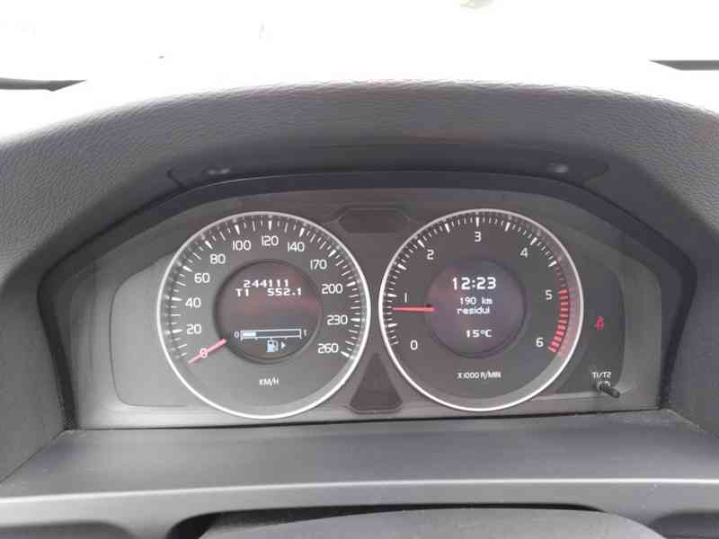 VOLVO V60 D3 2.0D MANUÁL,NAVI,AC, DPH - foto 16