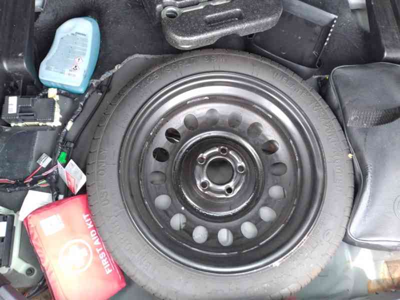 VOLVO V60 D3 2.0D MANUÁL,NAVI,AC, DPH - foto 28
