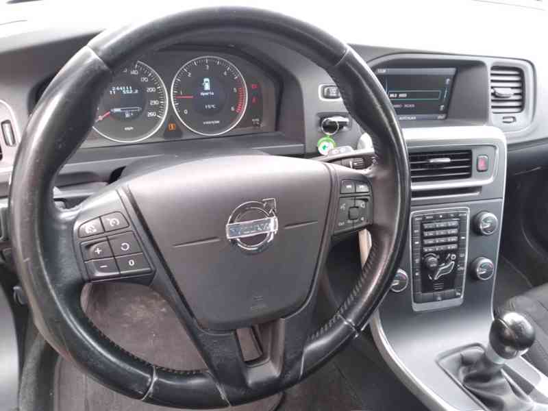 VOLVO V60 D3 2.0D MANUÁL,NAVI,AC, DPH - foto 14