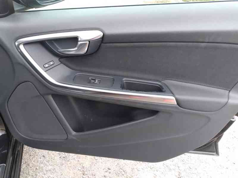 VOLVO V60 D3 2.0D MANUÁL,NAVI,AC, DPH - foto 35