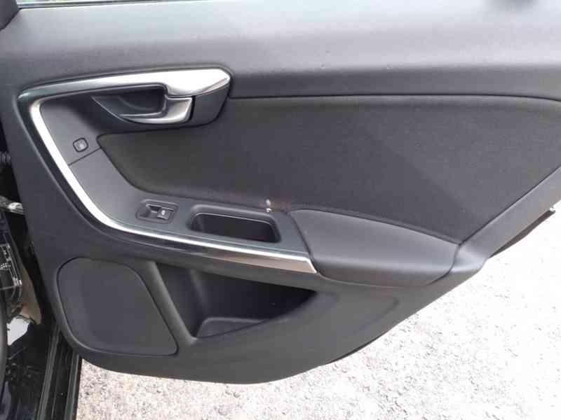 VOLVO V60 D3 2.0D MANUÁL,NAVI,AC, DPH - foto 34