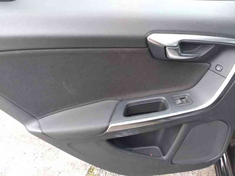 VOLVO V60 D3 2.0D MANUÁL,NAVI,AC, DPH - foto 33