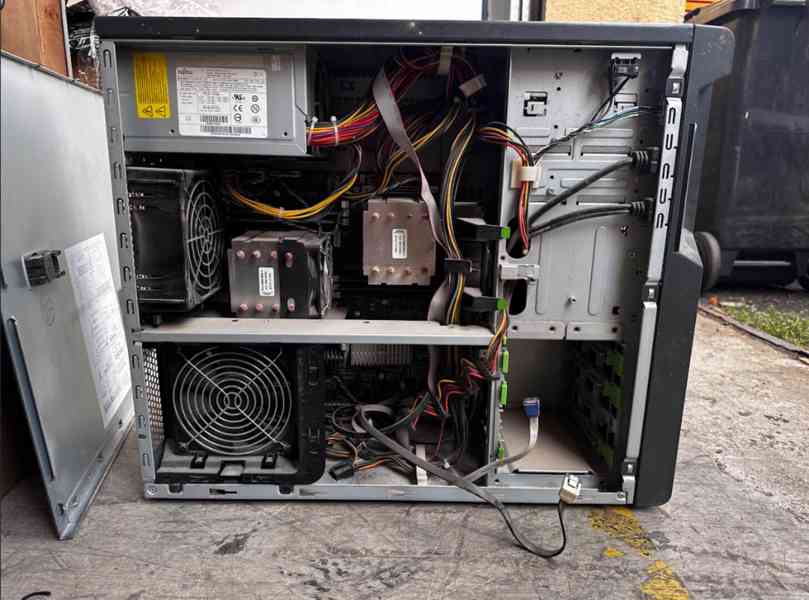 Fujitsu Celsius M470 - foto 2