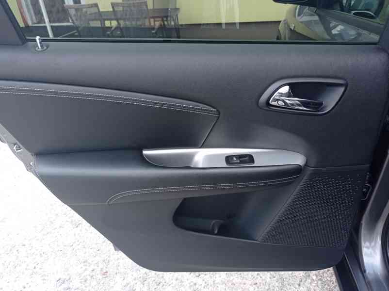 Fiat Freemont 2.0JTD 125kW/7míst/Výhřev/1Maj  - foto 12