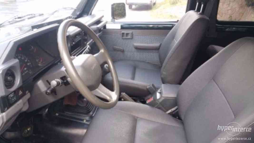 TOYOTA LANDCRUISER 70 - foto 3