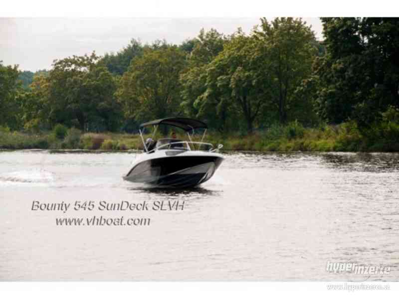 Motorový kajutový člun Bounty 545 SunDeck - foto 4