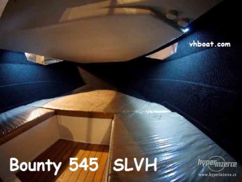 Motorový kajutový člun Bounty 545 SunDeck - foto 6