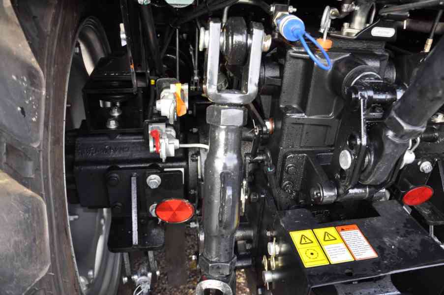 Prodam traktor HANWO HWB 604C, STAGE V, pohodlná kabina  - foto 9