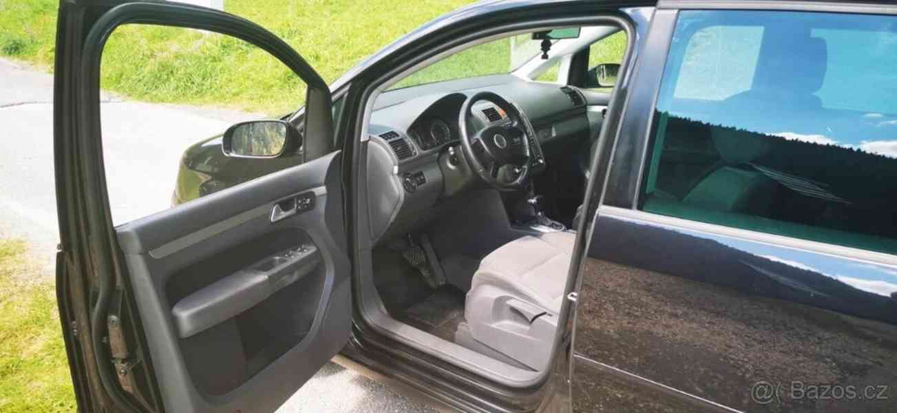 Volkswagen Touran 2,0 TDI DSG 2005 bez DPF - foto 13