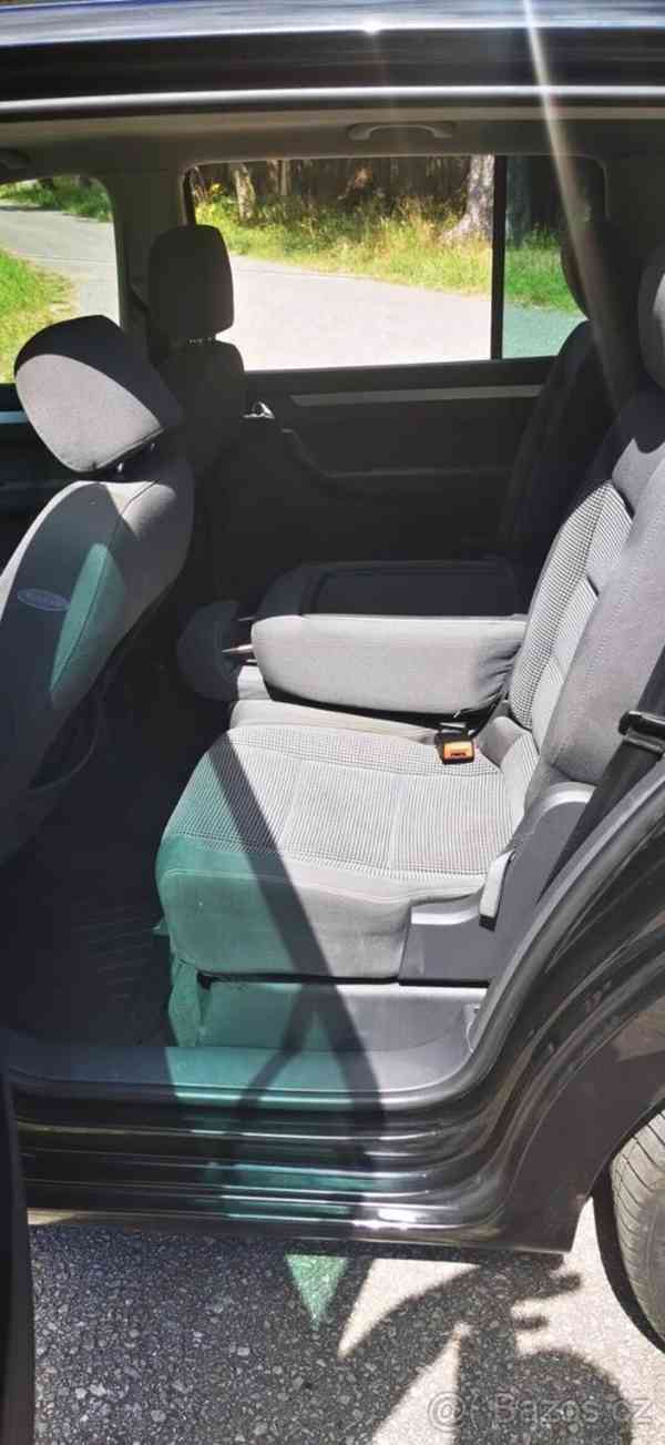 Volkswagen Touran 2,0 TDI DSG 2005 bez DPF - foto 11