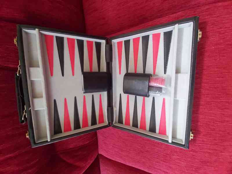 Prodám jednu z nejstatrších deskových her Blackgammon  - foto 4