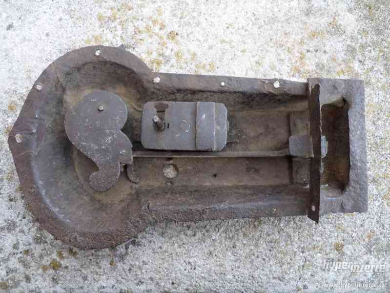 Starožitný kovaný zámek na dveře,18.stol - foto 5