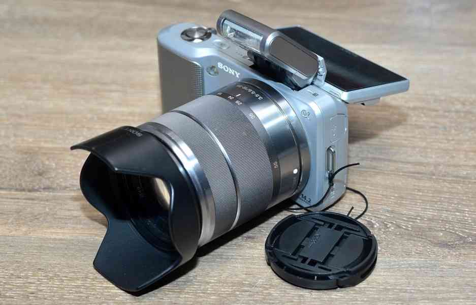 Sony NEX-3 + 18-55 mm  *14MP*HDV*RAW* 27000 Exp. - foto 3