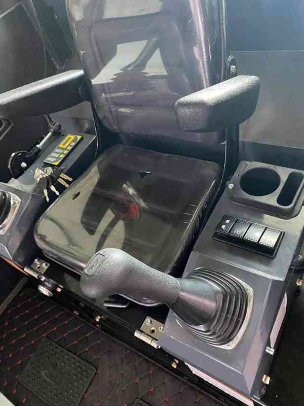 Pásové rypadlo GG2000 CAB na prodej - foto 4