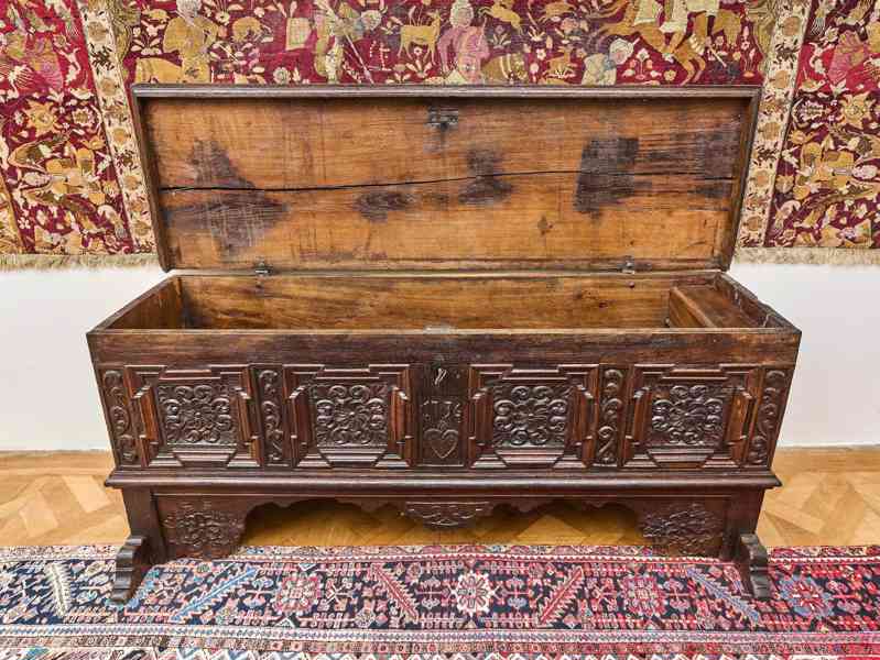 Německá dubová truhla Westfálsko, datovaná 1736 - foto 11