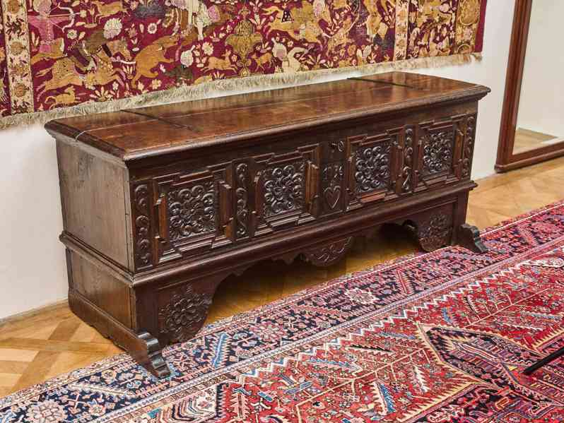 Německá dubová truhla Westfálsko, datovaná 1736 - foto 2