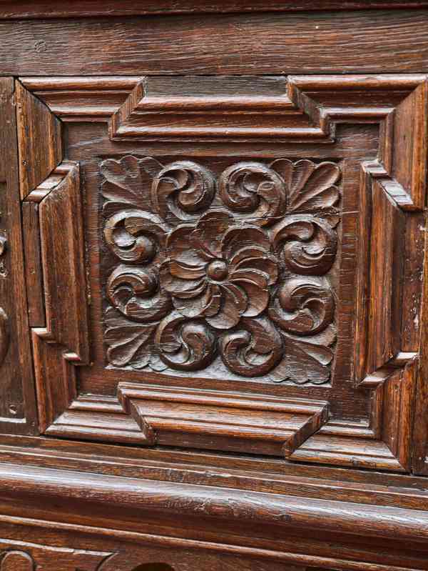 Německá dubová truhla Westfálsko, datovaná 1736 - foto 8