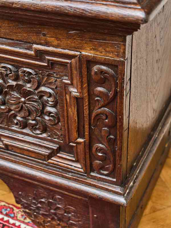 Německá dubová truhla Westfálsko, datovaná 1736 - foto 5
