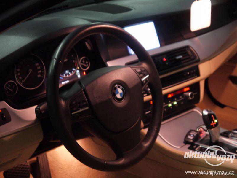 BMW Řada 5 2.0, benzín, automat, vyrobeno 2012, navigace, kůže - foto 4