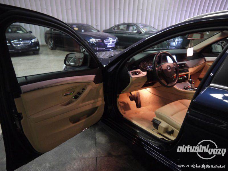 BMW Řada 5 2.0, benzín, automat, vyrobeno 2012, navigace, kůže - foto 5