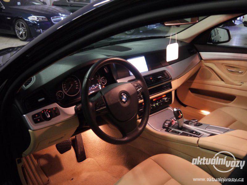 BMW Řada 5 2.0, benzín, automat, vyrobeno 2012, navigace, kůže - foto 9