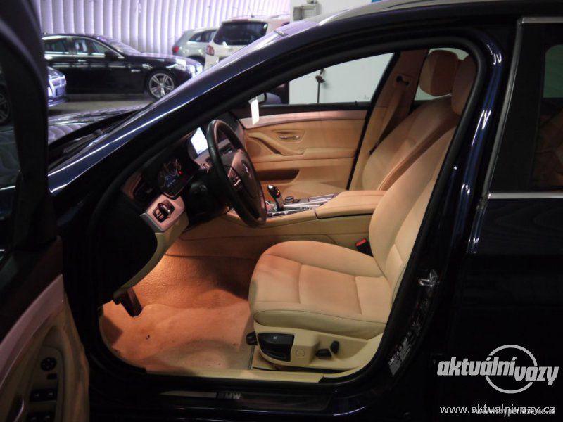 BMW Řada 5 2.0, benzín, automat, vyrobeno 2012, navigace, kůže - foto 14