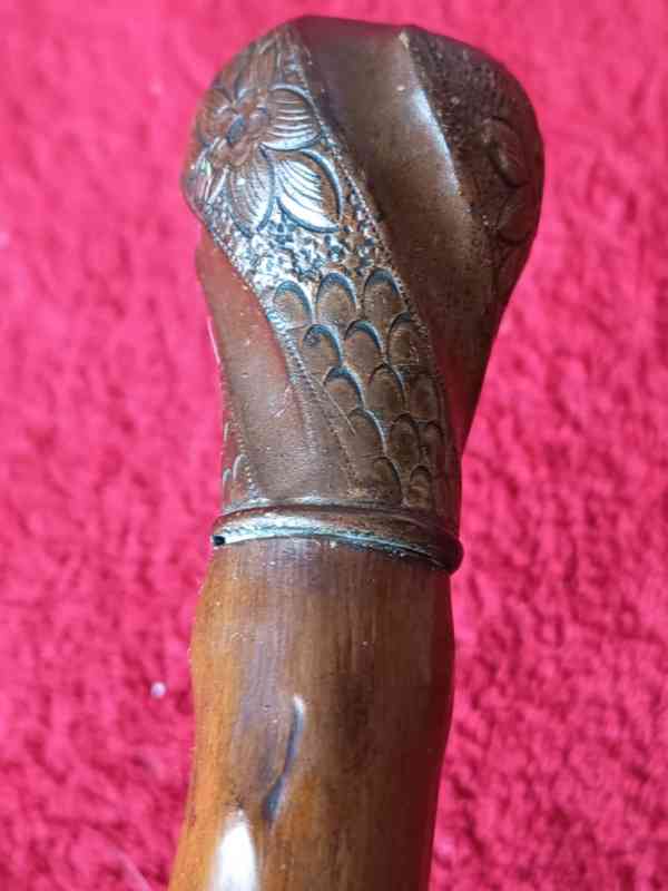 Hůlka špacírka, délka 86 cm, hlavice zdobená květy - foto 2