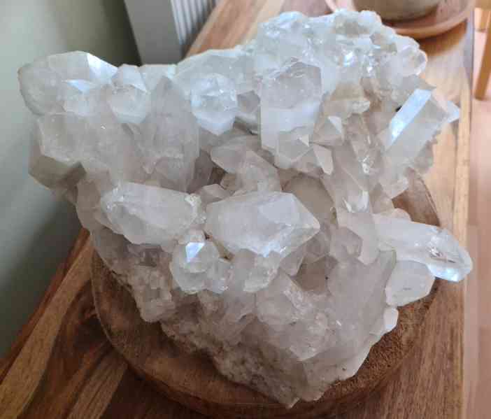 Výjimečný přírodní křišťálový solitér v tvaru srdce – 27 kg - foto 2