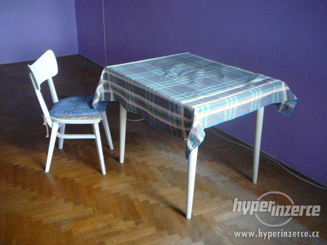 Stůl a 4 židle