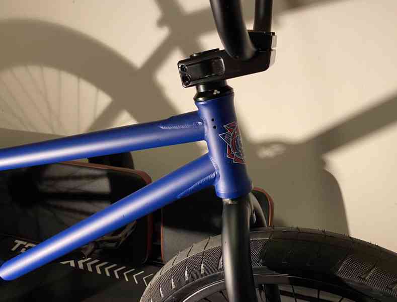 Freestyle BMX kolo - FLY BIKES Electron 21" BLUE - foto 3