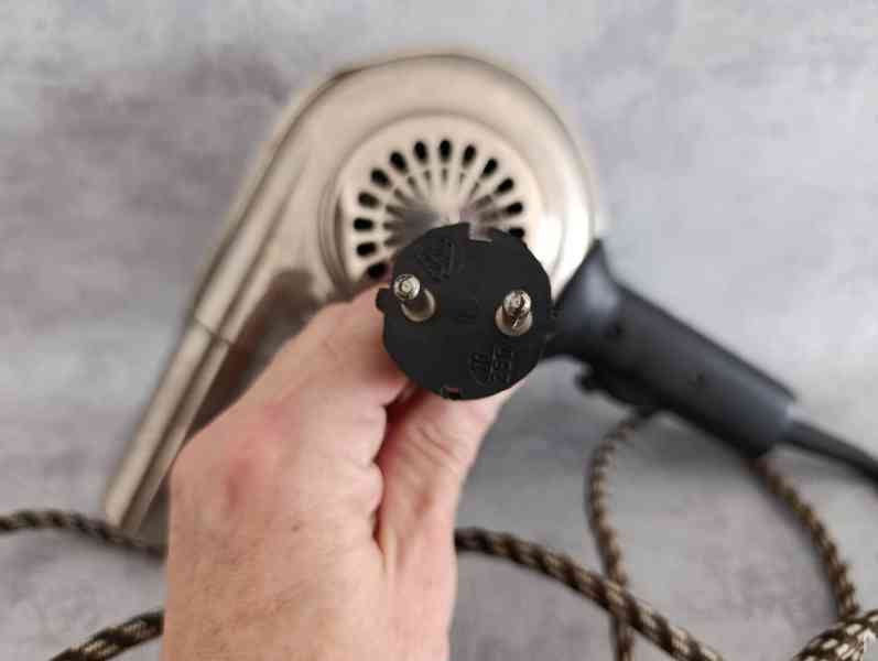 Starý značkový fén AEG – chromovaný kov, textilní kabel, krá - foto 2