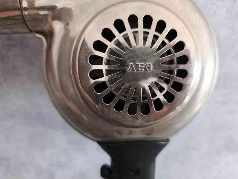 Starý značkový fén AEG – chromovaný kov, textilní kabel, krá - foto 5