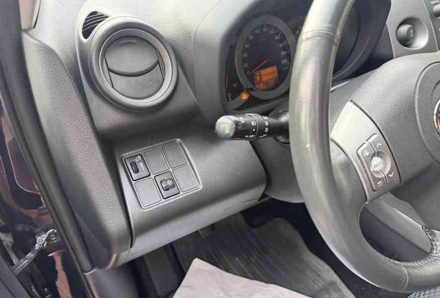 Toyota RAV 4 2.0i 4x4 Sol benzín 112kw - foto 12