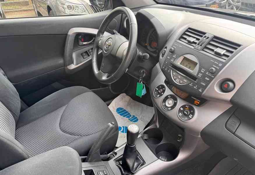 Toyota RAV 4 2.0i 4x4 Sol benzín 112kw - foto 10