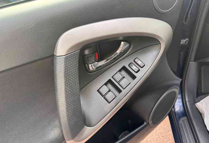 Toyota RAV 4 2.0i 4x4 Sol benzín 112kw - foto 3