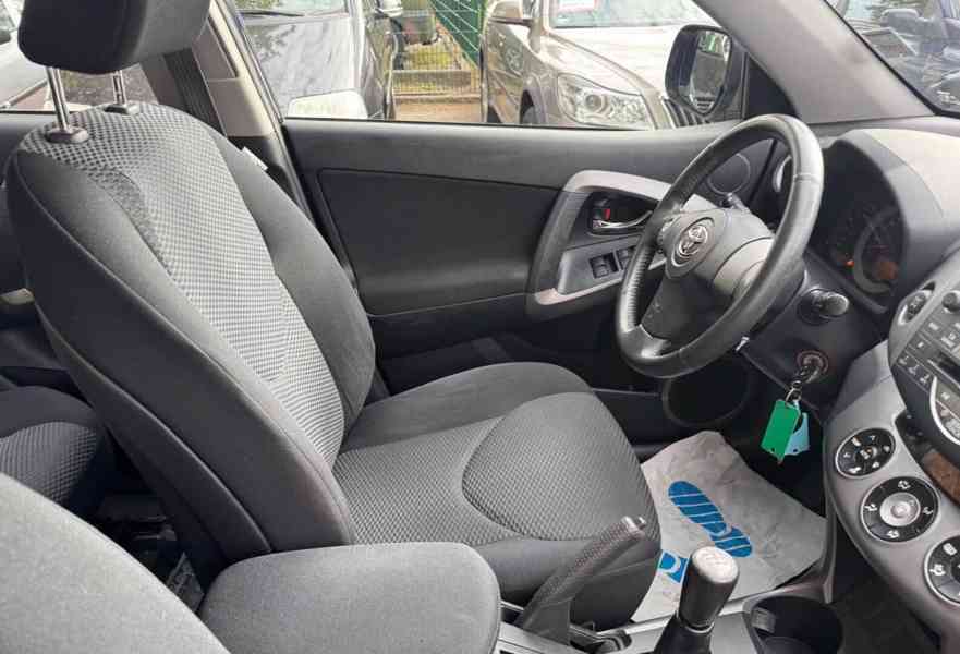 Toyota RAV 4 2.0i 4x4 Sol benzín 112kw - foto 9