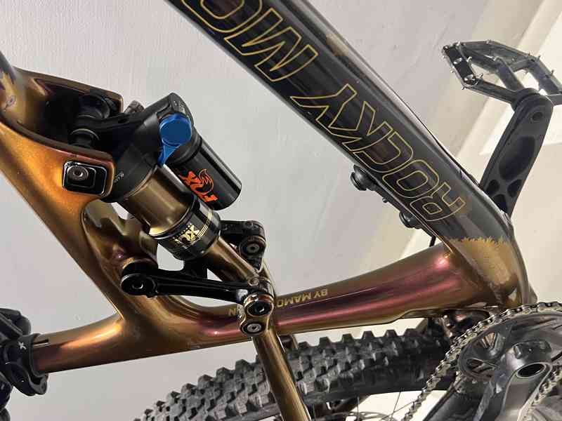 Karbonový odpružený rám Rocky Mountain - foto 4